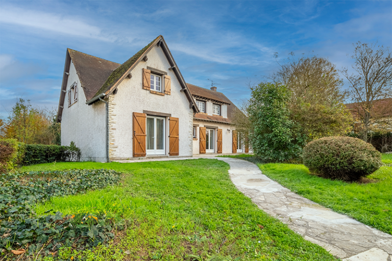 Maison CetteFamille de vrignyFacade 768x512