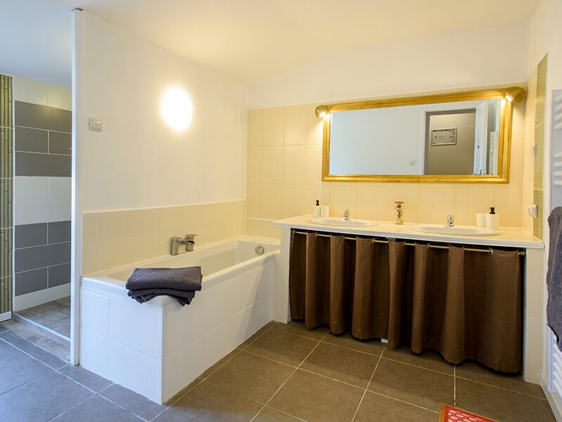 Salle de bain colocation seniors Auch